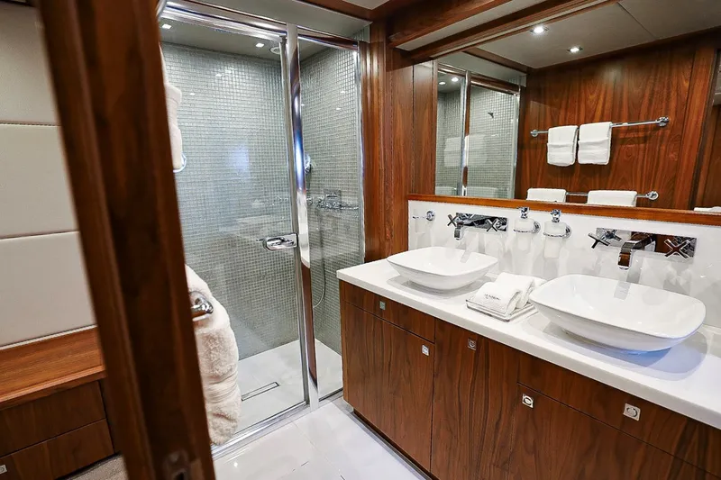 Slide: The Image of Sunseeker 133 2014 - 37