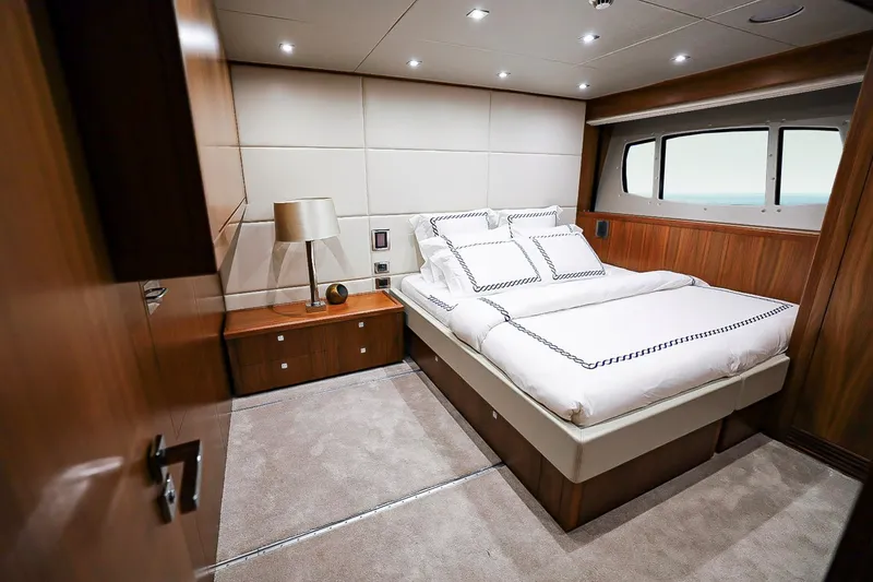 Slide: The Image of Sunseeker 133 2014 - 30