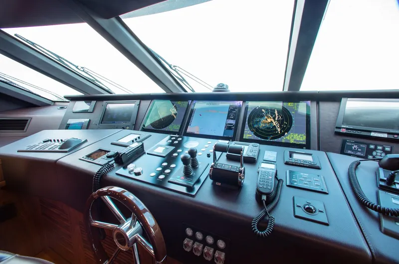 Slide: The Image of Sunseeker 133 2014 - 24