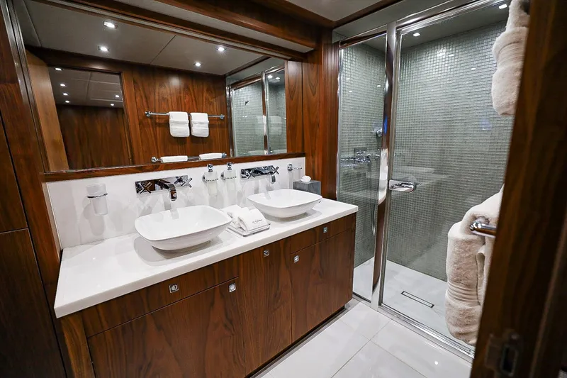 Slide: The Image of Sunseeker 133 2014 - 36