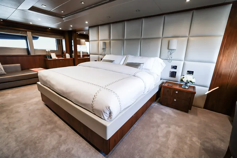 Slide: The Image of Sunseeker 133 2014 - 28