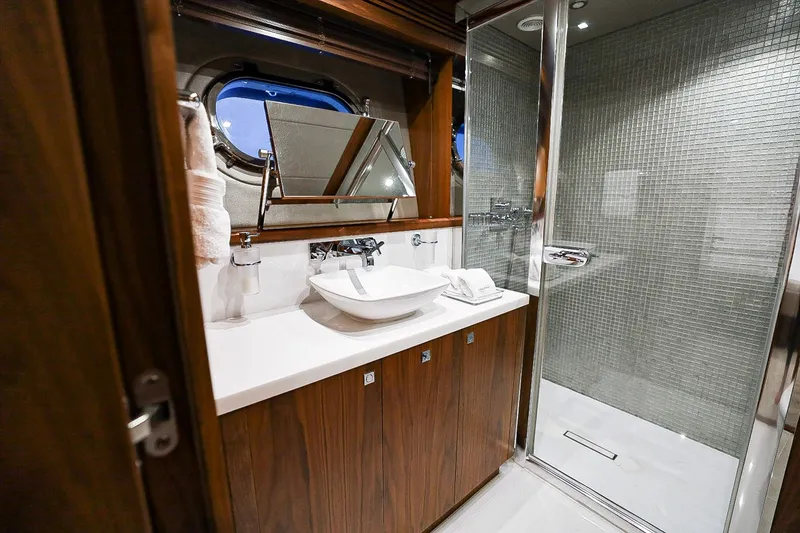 Slide: The Image of Sunseeker 133 2014 - 38