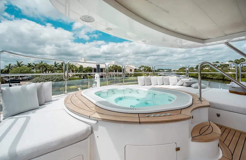 Slide: The Image of Benetti 121 2011 - 1