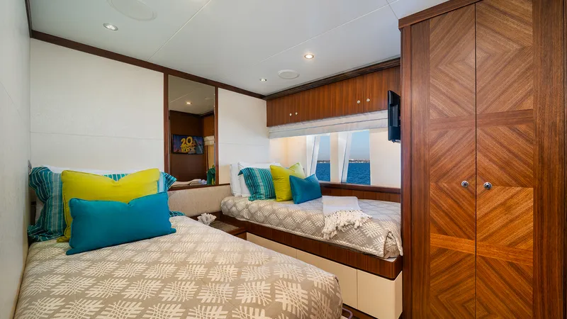 Slide: The Image of Ocean Alexander 100 2016 - 30
