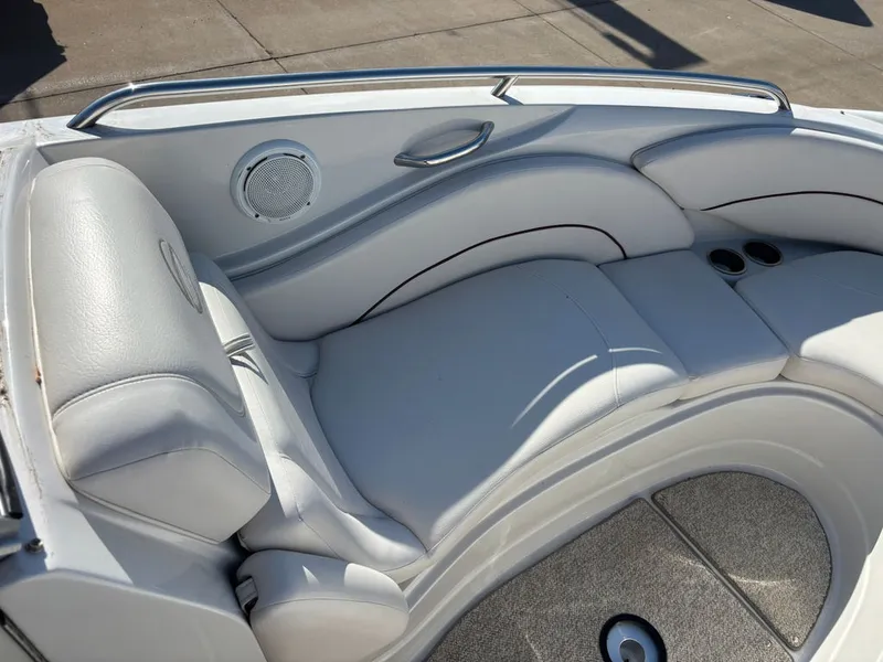Slide: The Image of Crownline Boats 260 LS 2006 - 16