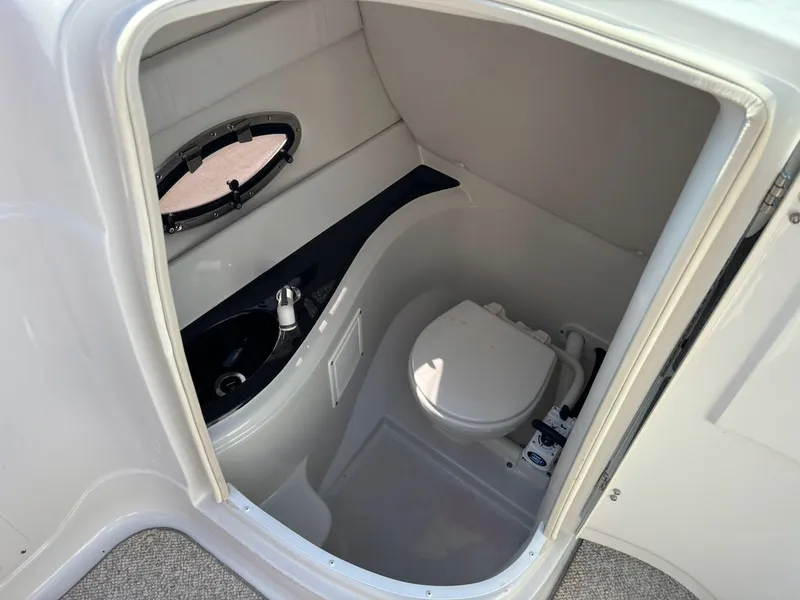 Slide: The Image of Crownline Boats 260 LS 2006 - 12