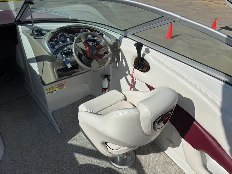 Slide: The Image of Crownline Boats 260 LS 2006 - 9