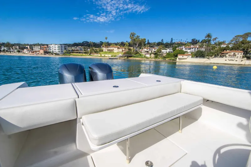 Slide: The Image of Regulator Marine 32 Center Console 2000 - 4