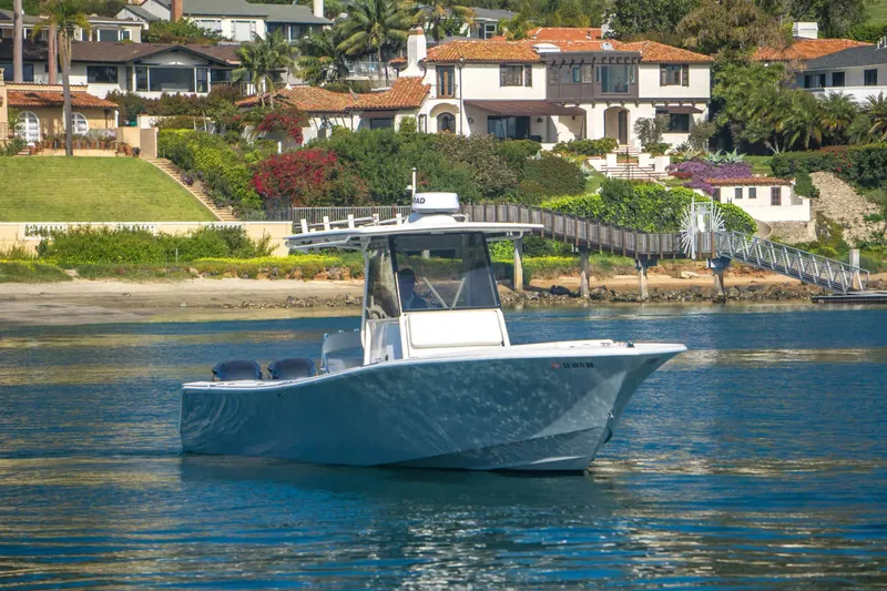 Slide: The Image of Regulator Marine 32 Center Console 2000 - 22