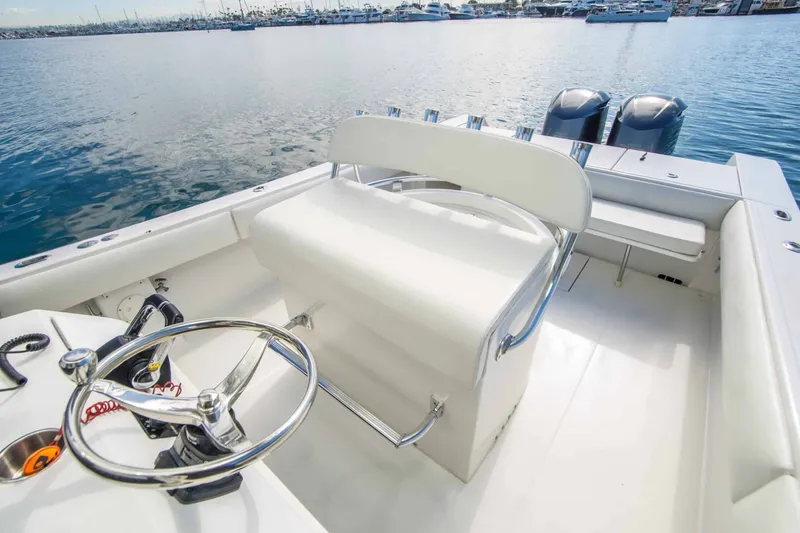 Slide: The Image of Regulator Marine 32 Center Console 2000 - 3