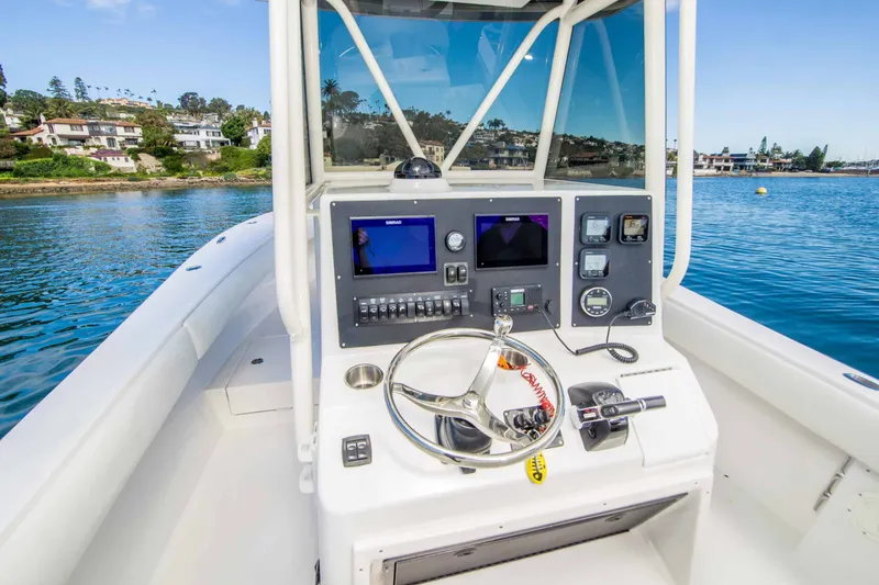 Slide: The Image of Regulator Marine 32 Center Console 2000 - 2