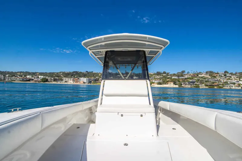 Slide: The Image of Regulator Marine 32 Center Console 2000 - 0
