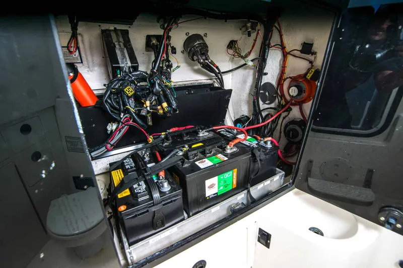 Slide: The Image of Regulator Marine 32 Center Console 2000 - 15