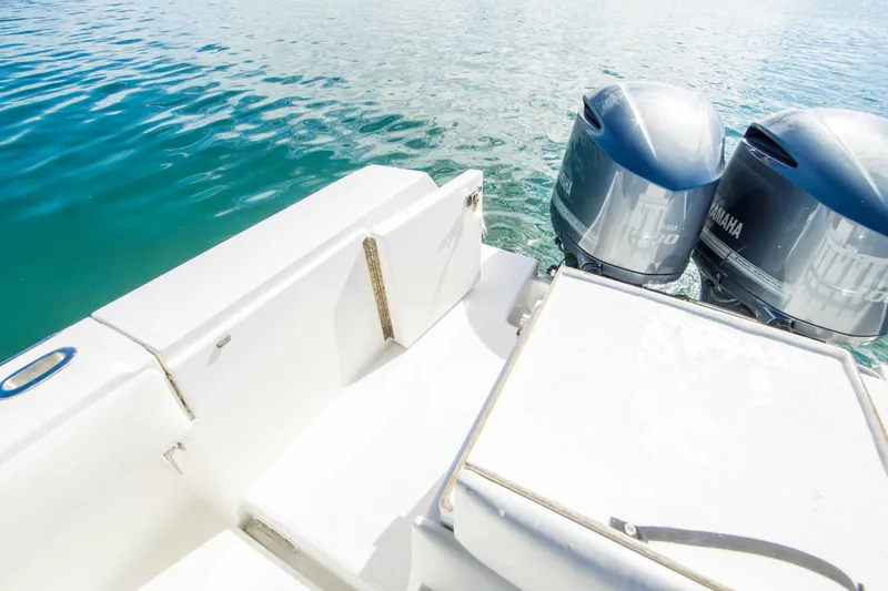 Slide: The Image of Regulator Marine 32 Center Console 2000 - 12