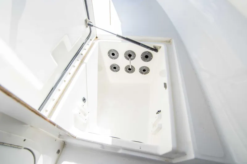 Slide: The Image of Regulator Marine 32 Center Console 2000 - 19