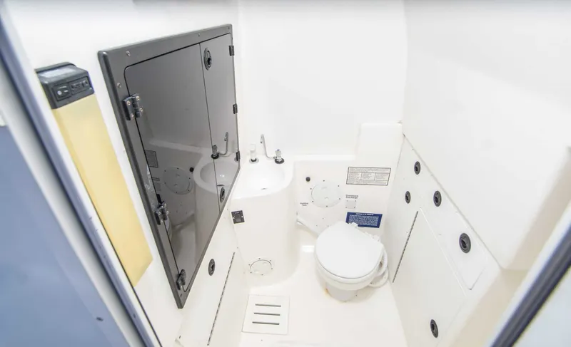 Slide: The Image of Regulator Marine 32 Center Console 2000 - 13
