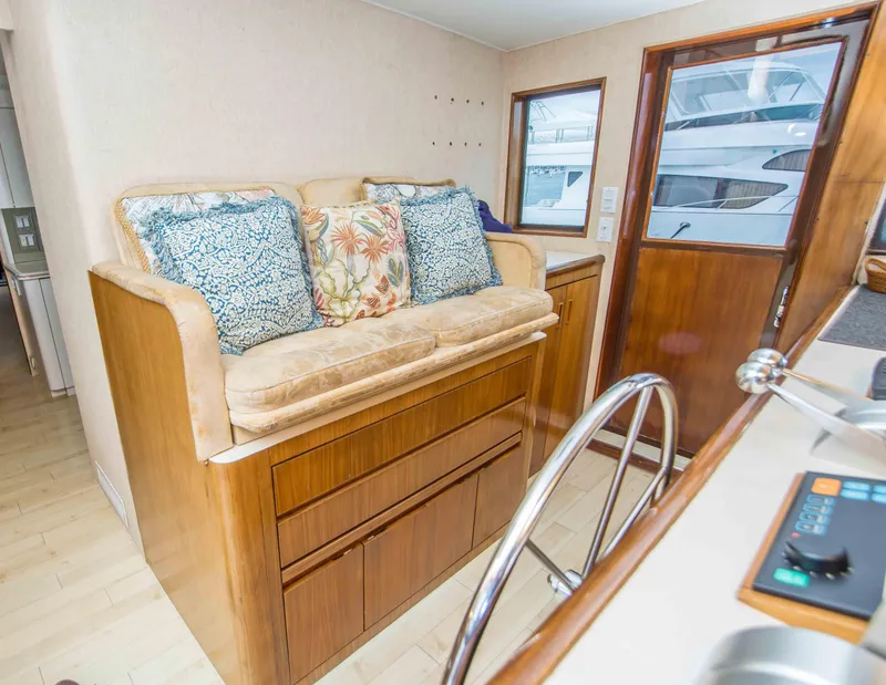 Slide: The Image of Hatteras Cockpit Motor Yacht 1992 - 23