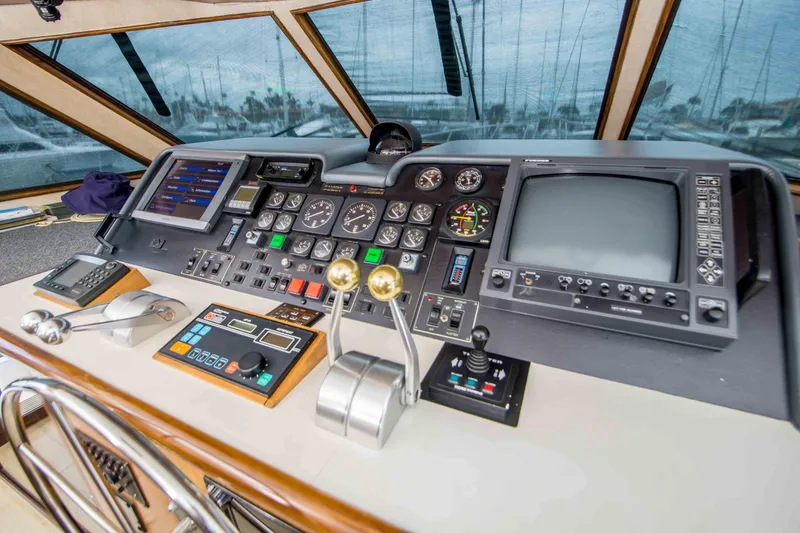 Slide: The Image of Hatteras Cockpit Motor Yacht 1992 - 22