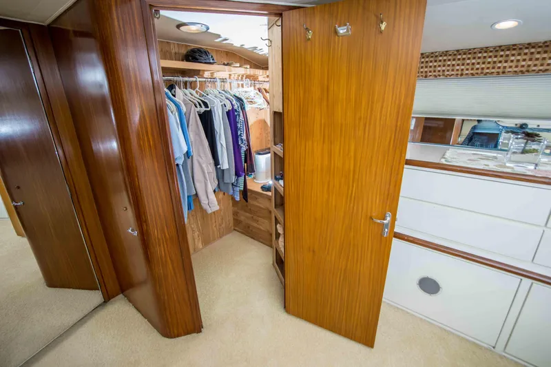 Slide: The Image of Hatteras Cockpit Motor Yacht 1992 - 31