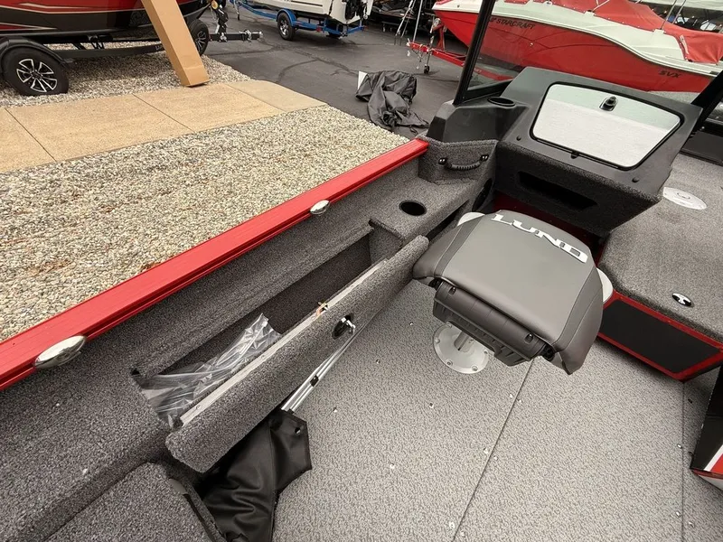 Slide: The Image of Lund 1675 Adventure Sport 2026 - 10