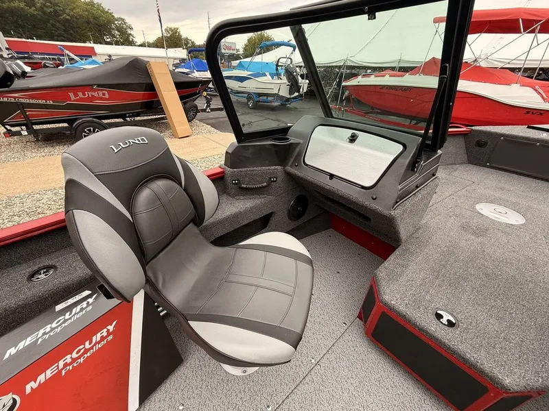 Slide: The Image of Lund 1675 Adventure Sport 2026 - 12