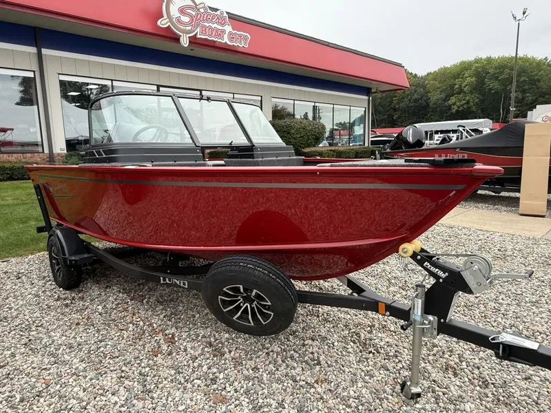 Slide: The Image of Lund 1675 Adventure Sport 2026 - 4