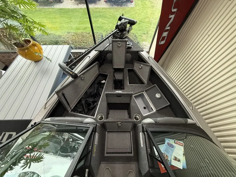 Slide: The Image of Lund 1875 Tyee Sport 2026 - 12