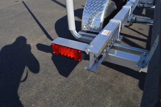 Slide: The Image of Venture Trailers Aluminum Tandem Axle Commander Series COM-6000 2024 - 16