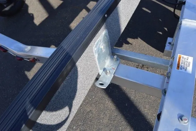 Slide: The Image of Venture Trailers Aluminum Tandem Axle Commander Series COM-6000 2024 - 15