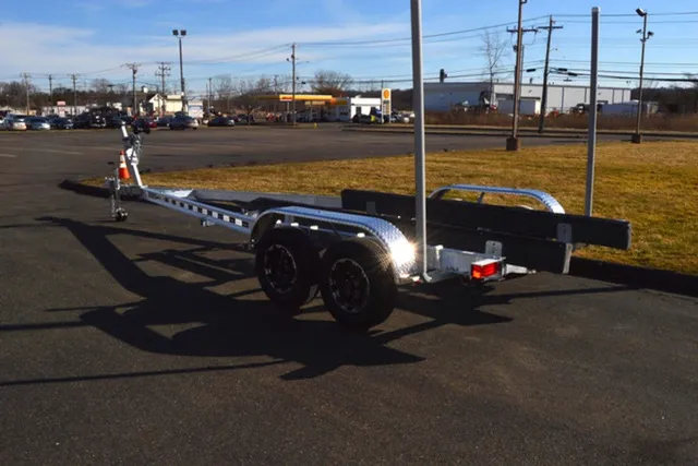 Slide: The Image of Venture Trailers Aluminum Tandem Axle Commander Series COM-6000 2024 - 3