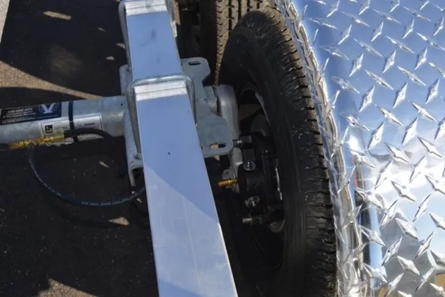 Slide: The Image of Venture Trailers Aluminum Tandem Axle Commander Series COM-6000 2024 - 17