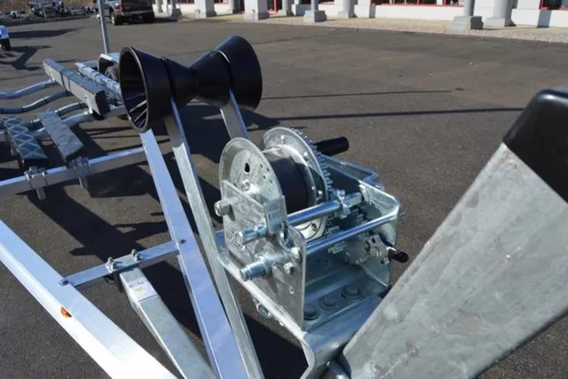 Slide: The Image of Venture Trailers Aluminum Tandem Axle Commander Series COM-6000 2024 - 9