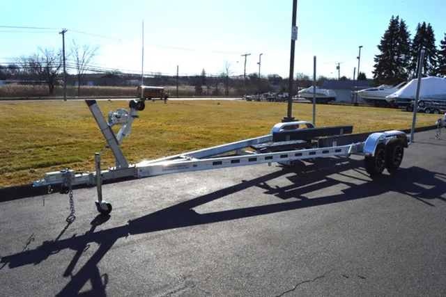 Slide: The Image of Venture Trailers Aluminum Tandem Axle Commander Series COM-6000 2024 - 1