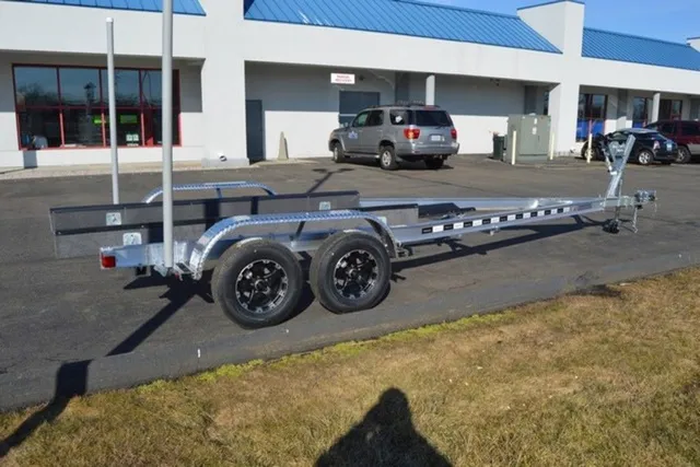Slide: The Image of Venture Trailers Aluminum Tandem Axle Commander Series COM-6000 2024 - 5