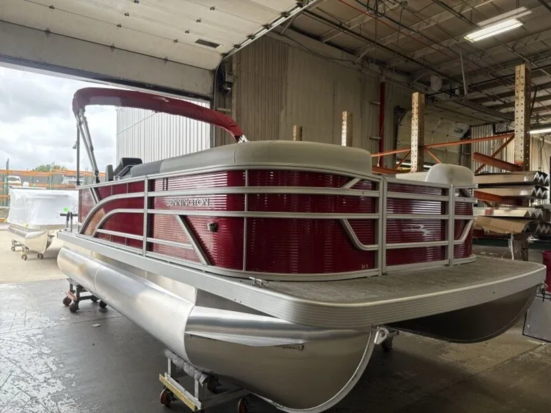 Slide: The Image of Bennington 20 S1 CRUISE 2026 - 28