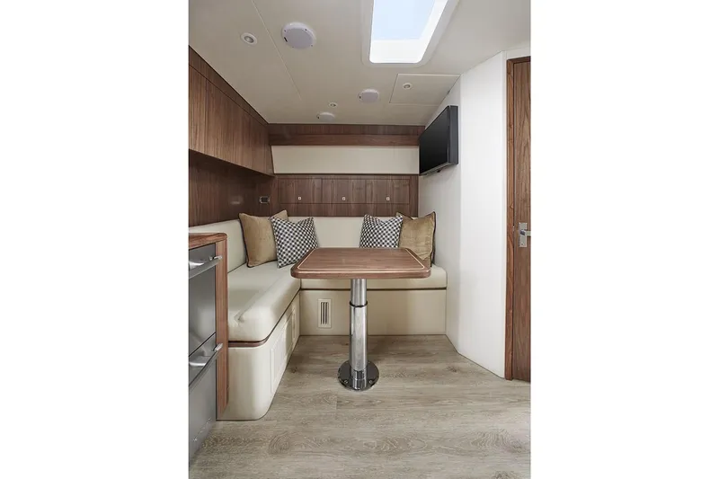 Slide: The Image of Hatteras GT45X Open 2023 - 4