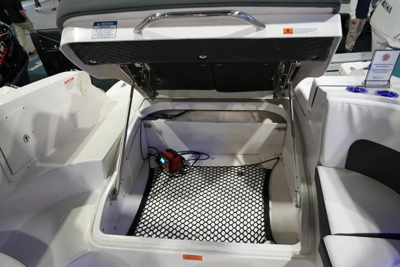 Slide: The Image of Chaparral 270OSX 2025 - 17