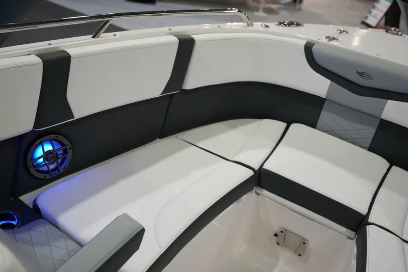 Slide: The Image of Chaparral 270OSX 2025 - 31