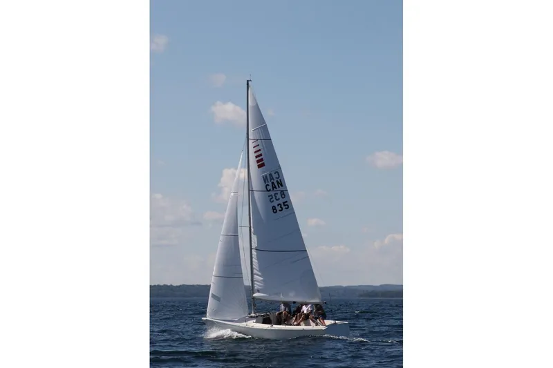 Slide: The Image of Ontario Yachts Sonar 2012 - 4