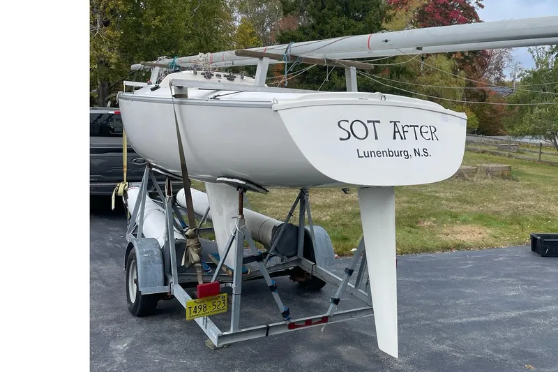 Slide: The Image of Ontario Yachts Sonar 2012 - 6