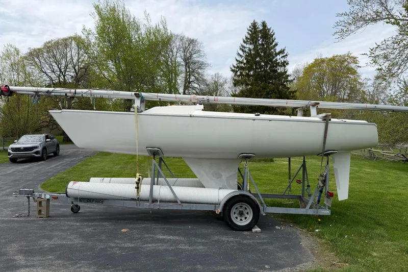 Slide: The Image of Ontario Yachts Sonar 2012 - 1