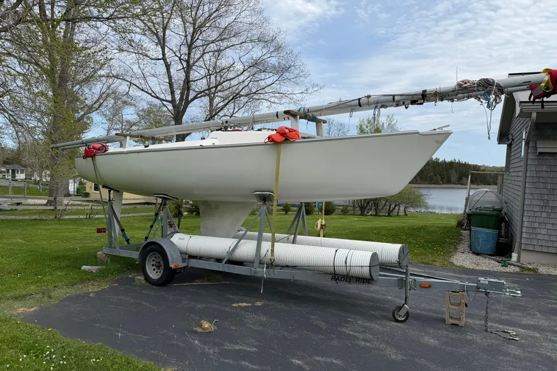 Slide: The Image of Ontario Yachts Sonar 2012 - 0