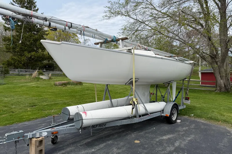 Slide: The Image of Ontario Yachts Sonar 2012 - 2