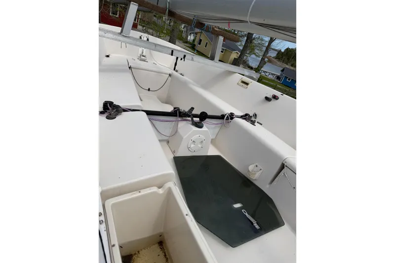 Slide: The Image of Ontario Yachts Sonar 2012 - 11