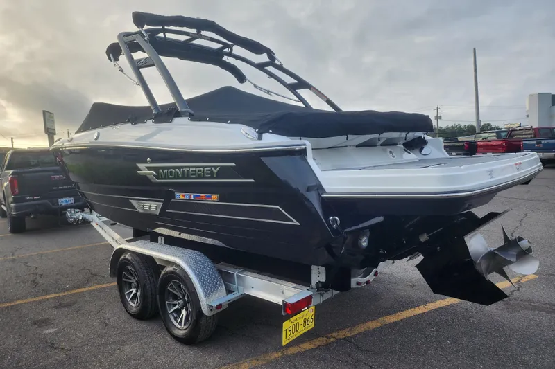 Slide: The Image of Monterey 238SS Super Sport 2022 - 15