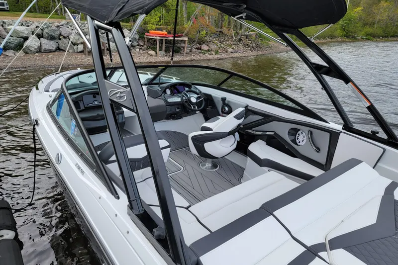 Slide: The Image of Monterey 238SS Super Sport 2022 - 2