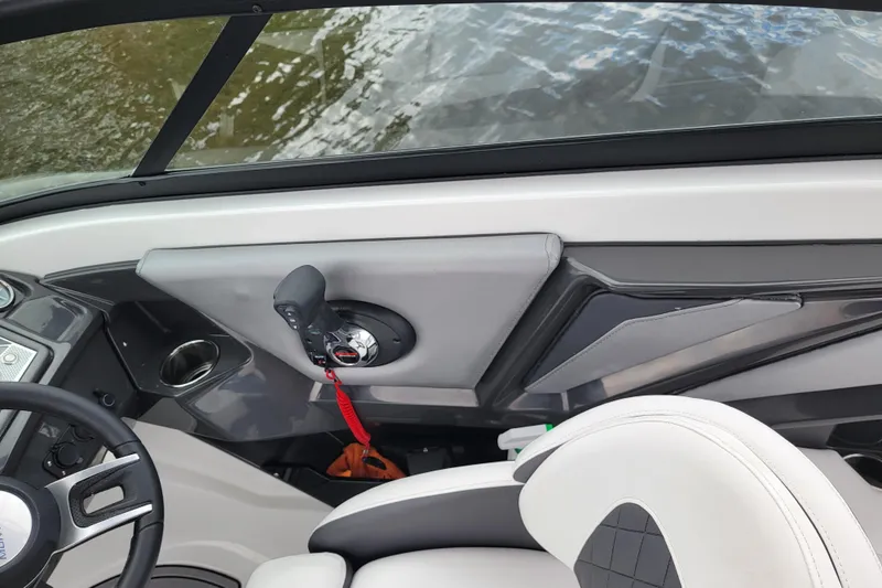 Slide: The Image of Monterey 238SS Super Sport 2022 - 5
