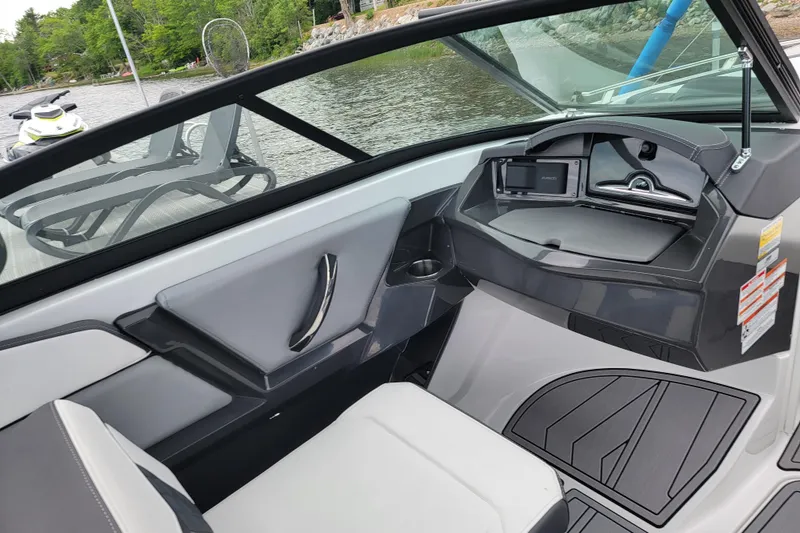 Slide: The Image of Monterey 238SS Super Sport 2022 - 7