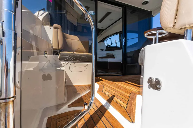 Slide: The Image of Sea Ray Sundancer 400 2017 - 19