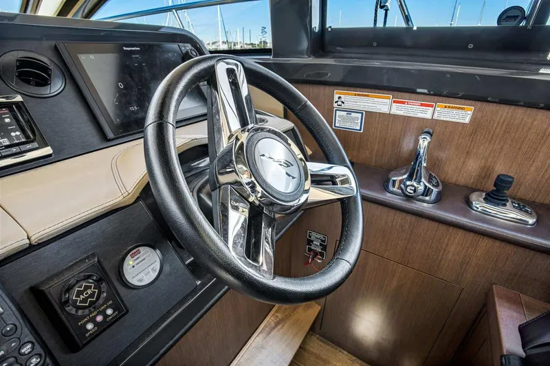 Slide: The Image of Sea Ray Sundancer 400 2017 - 35